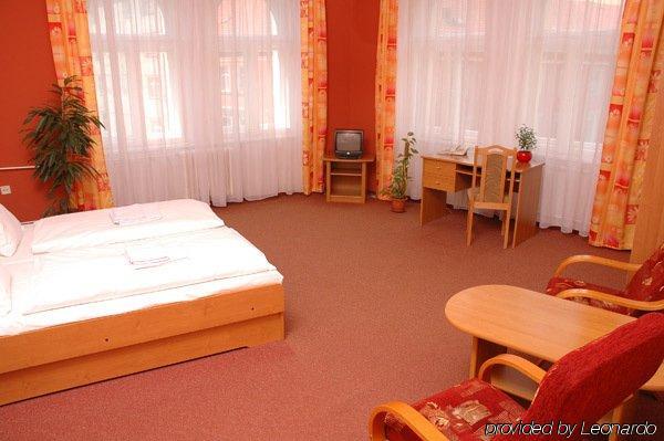 Hotel City Bell Прага Стая снимка