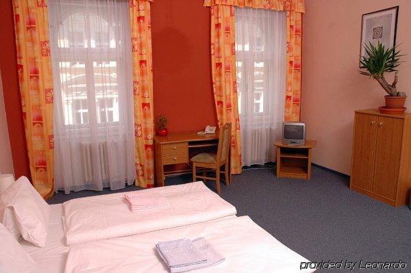 Hotel City Bell Прага Стая снимка