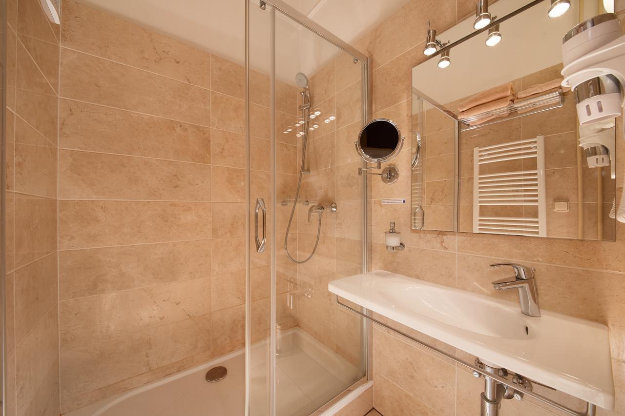 Hotel City Bell Прага Екстериор снимка