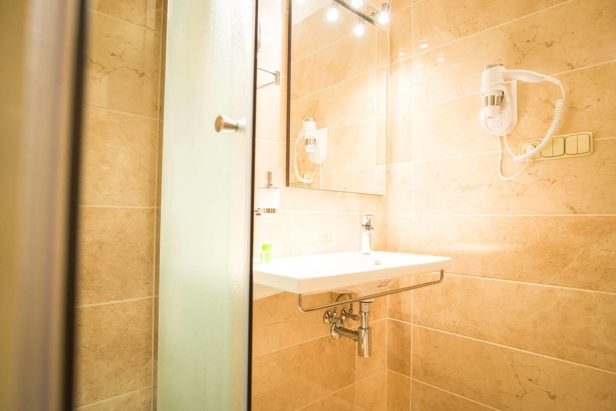 Hotel City Bell Прага Екстериор снимка